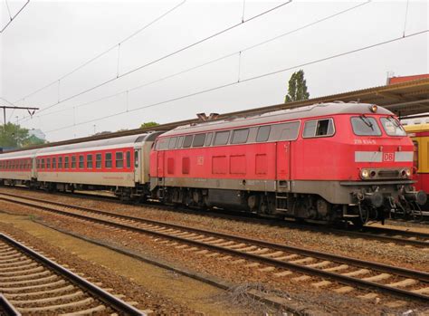 Am 5 5 2012 Wartet 218 834 In Berlin Lichtenberg Mit Einem LR CNL Auf