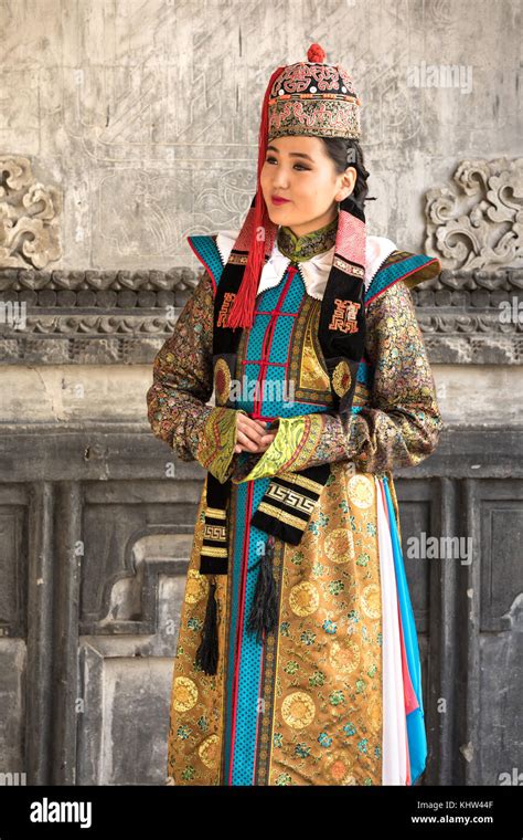 Ancient Mongolian Women Clothing