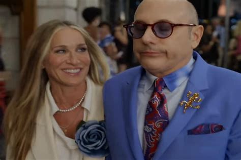 All The Times Carrie Bradshaw Recycled Her Wardrobe In The Sex And The City Reboot Brightly