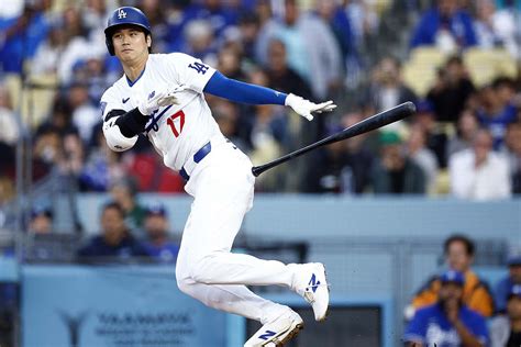 【mlb】「この男にはエゴがない」大谷翔平、意表を突くセーフティバントで内野安打 相手の守備乱れ出塁 Spread