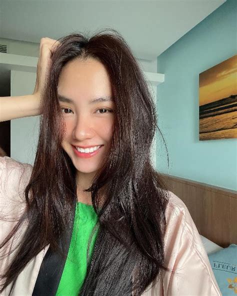 Kiểu trang điểm nhẹ nhàng trong trẻo hot trở lại