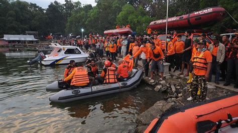 Pencarian Korban Perahu Tenggelam Di Waduk Kedung Ombo Foto Tempo Co