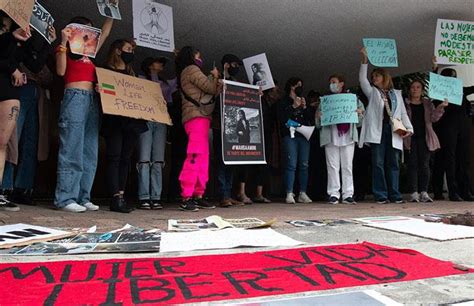 Protestan en México por el asesinato de la joven kurda Mahsa Amini en