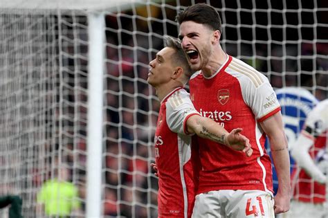 Arsenal atropela Chelsea e assume 1ª lugar na Premier League