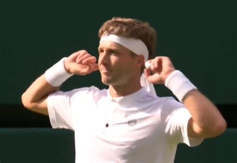 World No 142 Liam Broady Puts The Wimbledon Centre Court Of Fire After