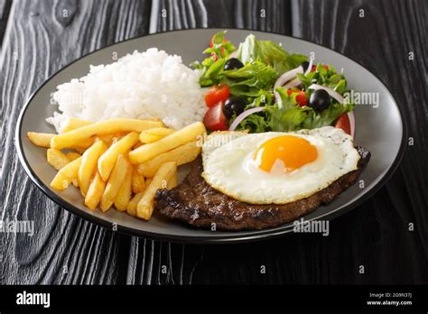 Le Bitoque Est Un Plat Portugais Bien Aimé Qui Comprend Un Steak Maigre