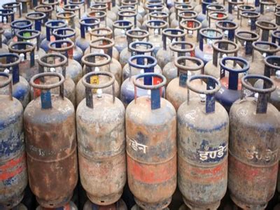 Price Of Commercial Lpg Cylinder Slashed By Rs