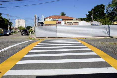 Prefeitura revitaliza faixas de pedestres próximas a escolas