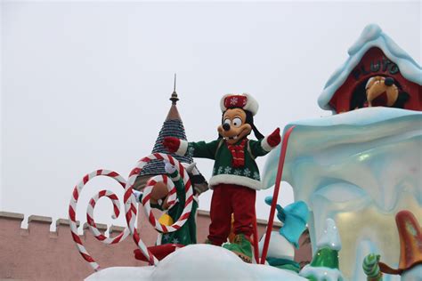 Disneyland Paris Christmas Parade