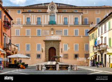 Castel gandolfo pope hi-res stock photography and images - Alamy