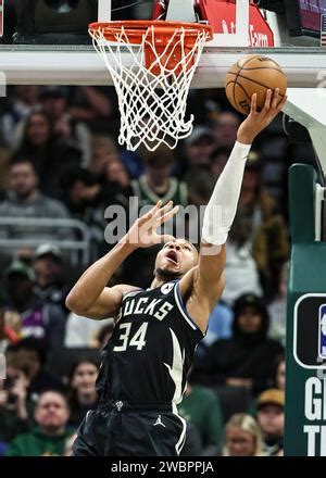 Milwaukee Bucks Giannis Antetokounmpo Drives To The Basket Against