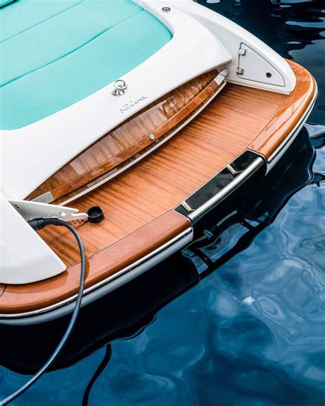 El Iseo By Riva Elegant Full Electric