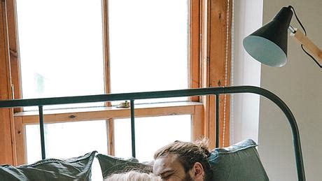 Candaulismus Das Steckt Hinter Dem Kuriosen Sex Trend Cosmopolitan