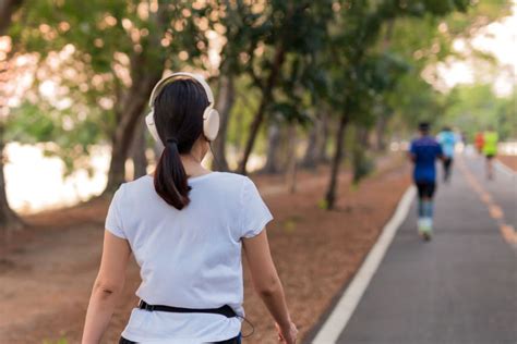 Camminare Minuti Con La Musica Perch Fa Bruciare Pi Calorie