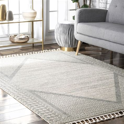 25 Gorgeous Rugs That Go With Grey Couches