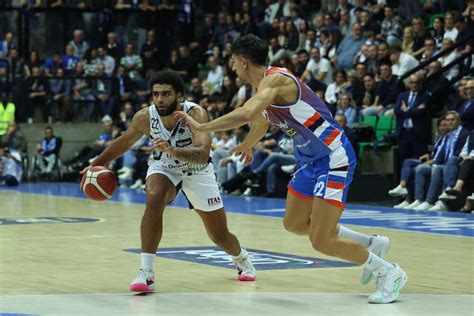 Basket Trento Diventa Leader Solitaria In Serie A Vince Anche Reggio