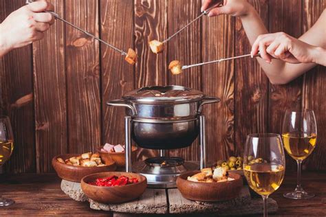 Quais são os melhores acompanhamentos para fondue Blog do Pão