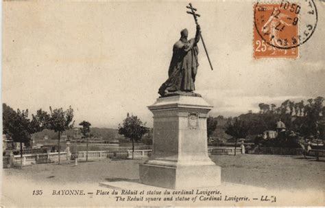 Bayonne Place Du Reduit Et Statue Du Cardinal Lavigerie Bayonne