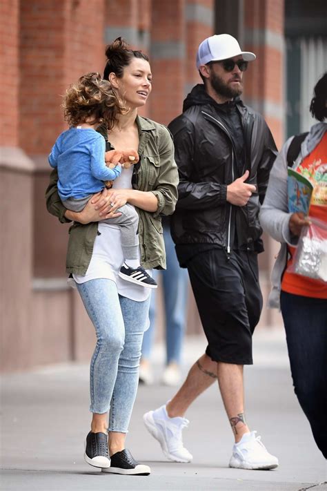 jessica biel and justin timberlake out for the day in new york-290717_11