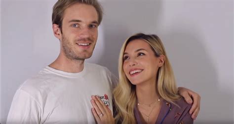 Marzia Caught Mirin Her Fiance Scrolller