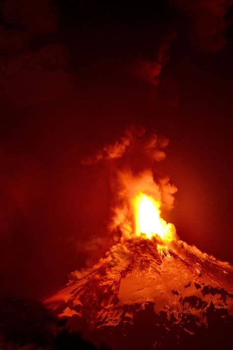 Pictures of Volcano Eruption in Villarrica, Chile | POPSUGAR Tech