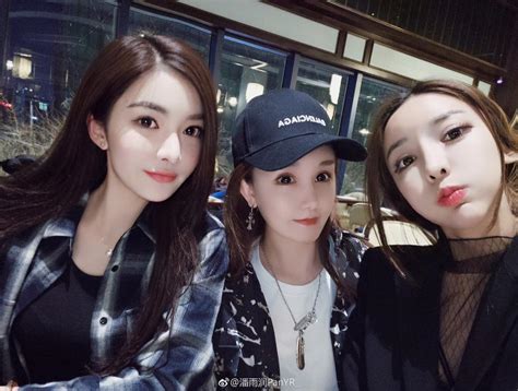 Ai cũng phát lú khi ngắm loạt ảnh 3 hot girl mạng xã hội với ngoại hình như đúc từ một khuôn