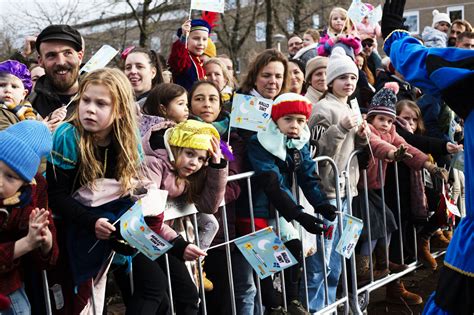 O Kom Er Eens Kijken Foto S Van De Intocht Van Sinterklaas In