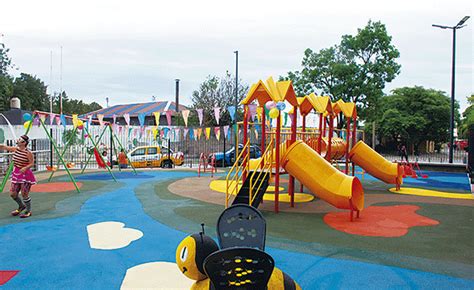 Nuevo Patio De Juegos En La Plaza Padre Rodolfo Ricciardelli Flores