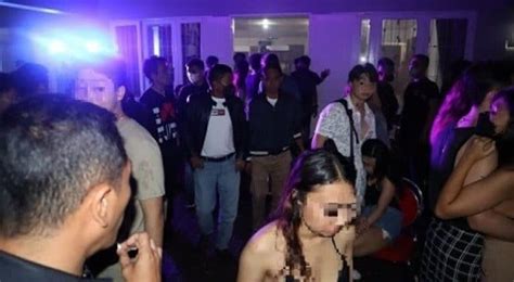 Pesta Bikini Di Pesona Khayangan Depok Diikuti Muda Mudi