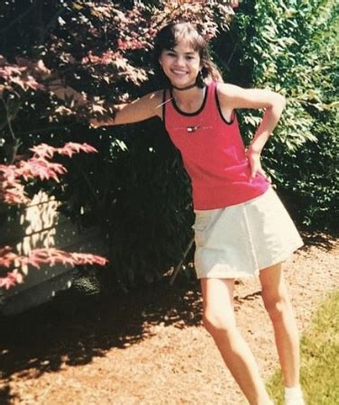 25 Selena Gomez Childhood Photos Discovered - NSF News and Magazine