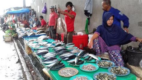 Cuaca Buruk Harga Ikan Di Pasar Sentral Pangkep Naik Hinga Rp Ribu