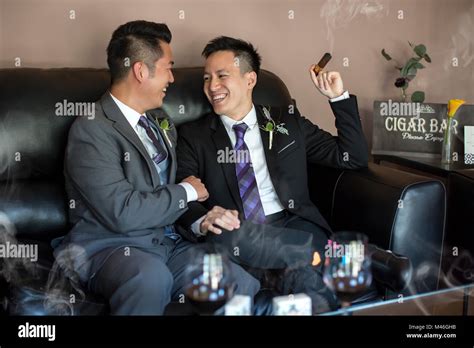 Gay Queer Couple Banque De Photographies Et Dimages Haute R Solution Alamy