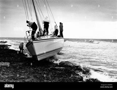 howards  television series yacht barracuda  tarrant runs