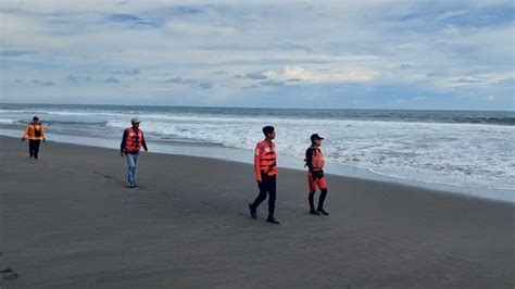 Hingga Operasi SAR Ditutup Remaja Terseret Ombak Di Pantai Setrojenar