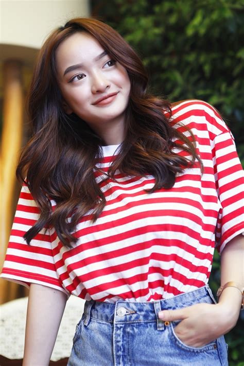 Hot girl n gực k hủng lên tiếng về tin đồn nổi tiếng nhờ gia đình giàu có Sao việt Việt Giải Trí