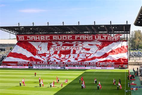 15 Jahre Rude Fans RWE Fans Zeigen Riesige Choreo Liga3 Online De