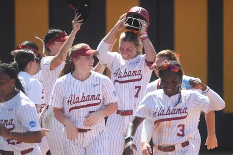 Women's College World Series: 5 players from Illinois part of NCAA ...