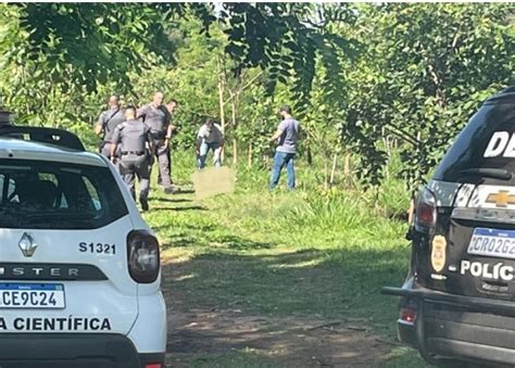 PolÍcia Civil Investiga Corpo Encontrado Em Campo De Futebol Em SÃo