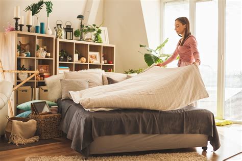 tips  creating  relaxing bedroom environment furnizing