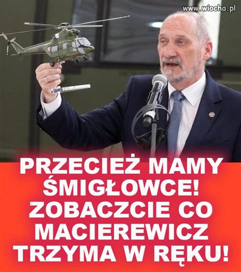 To By A Premier Szyd O Sta A W Pa Dzierniku Roku Obok Macierewicza