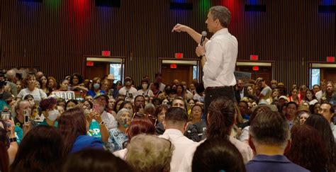 Beto Orourke Concludes Campaign Tour As Greg Abbott Addresses Rally In