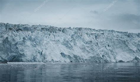 Primer Plano De Enorme Pared Glaciar Grandes Trozos De Hielo