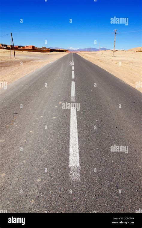 Empty straight road through the desert Stock Photo - Alamy