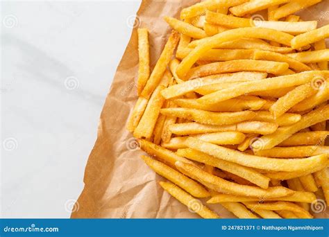 Pommes Frites Mit Saurer Creme Und Ketschup Stockbild Bild Von