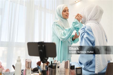 Cantik Memukau Di Hari Raya Lebaran Dengan Produk Make Up Terbaru