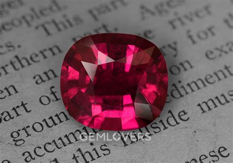 Красный камень рубеллит 9.84 карат купить по доступной цене | Gem Lovers