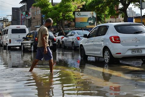 A Gazeta Chuva No ES Tempestade Raios Causa Alagamentos Na