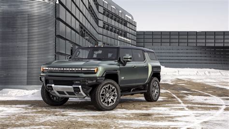 GMC Hummer SUV EV vs. Rivian R1S Comparison - Kelley Blue Book