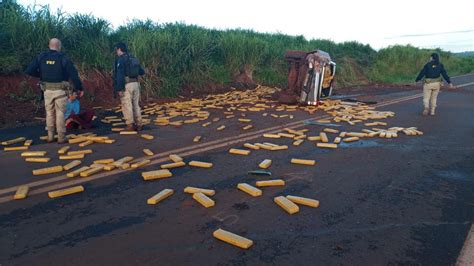 Em Fuga Na BR 463 Motorista Tomba Caminhonete Lotada De Maconha Ponta