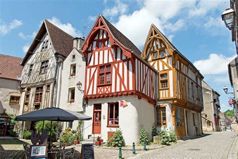 Visite De Noyers Sur Serein La Bourgogne